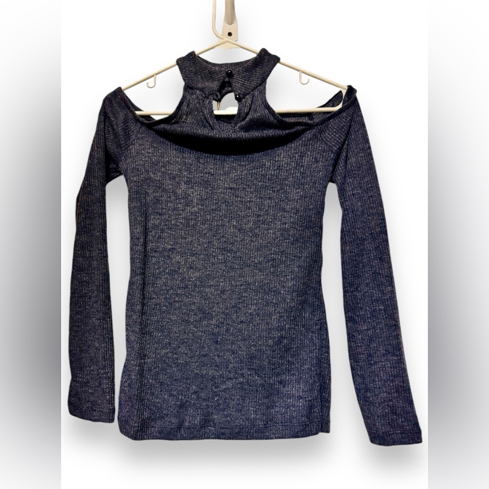 Venus Shoulder cut out top
